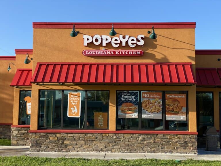 Popeyes_Louisiana_Kitchen_(51195358373)